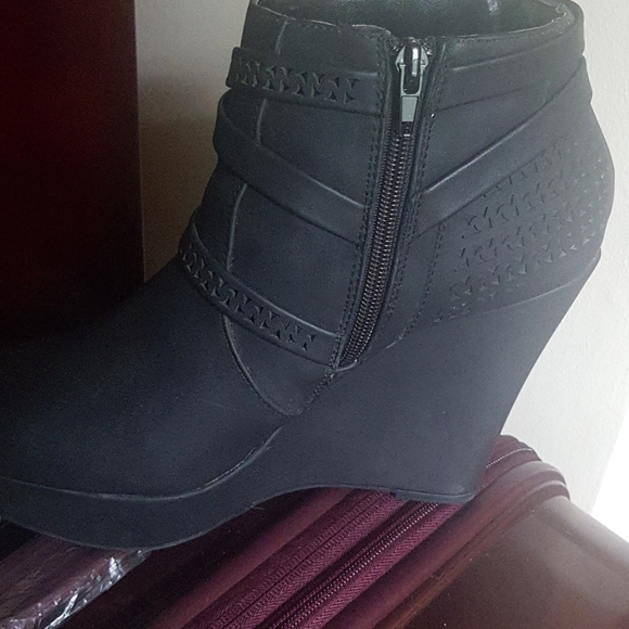 Booties - Picture 5 of 11